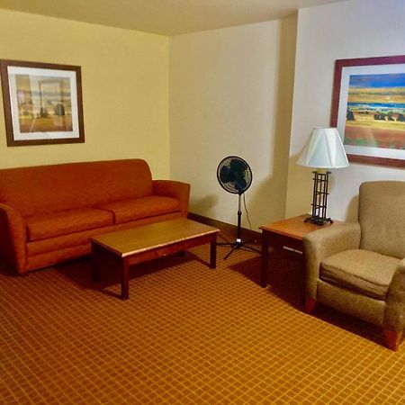 Park View Inn & Suites Hoisington Near Great Bend Ngoại thất bức ảnh