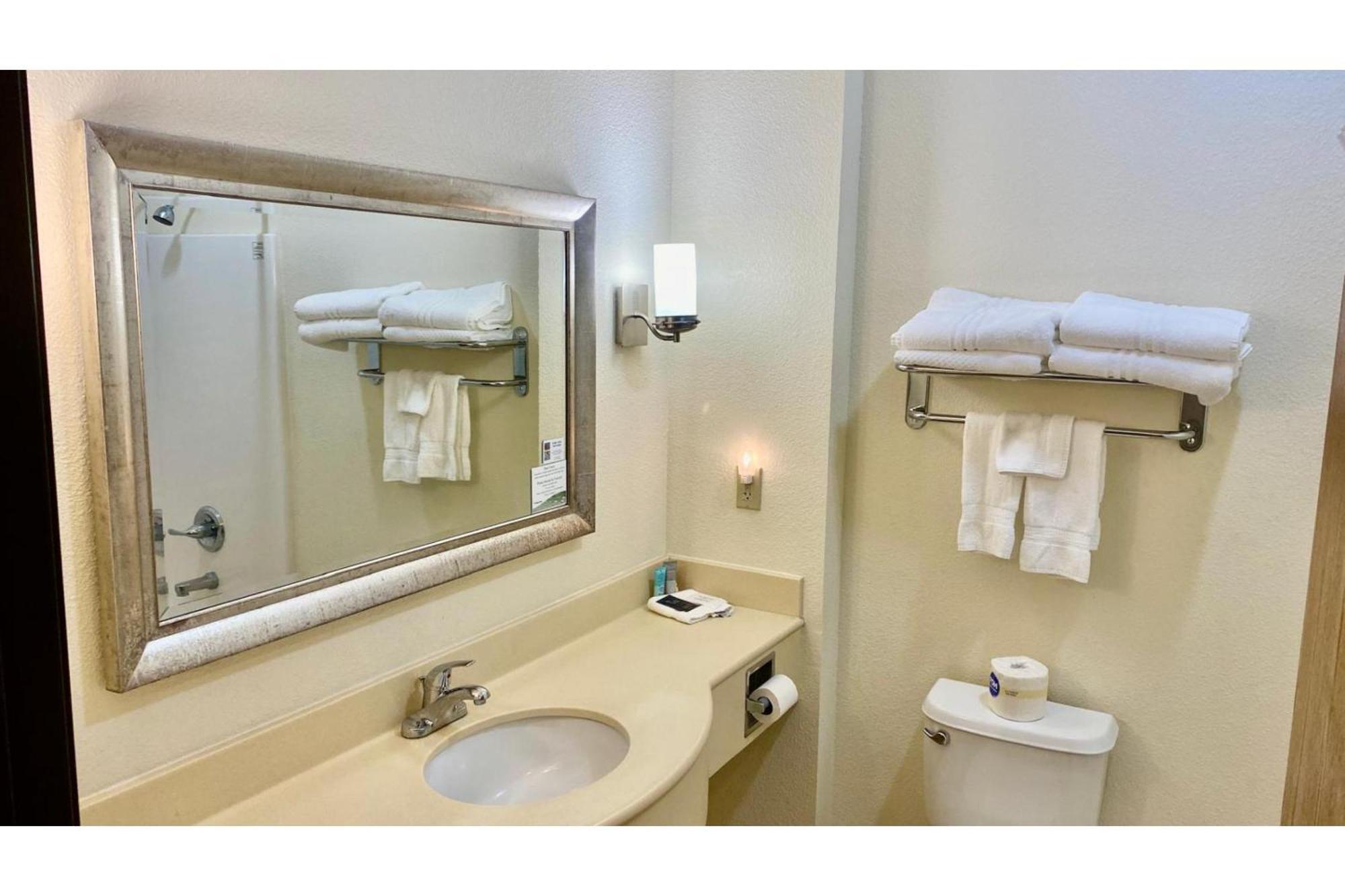 Park View Inn & Suites Hoisington Near Great Bend Ngoại thất bức ảnh