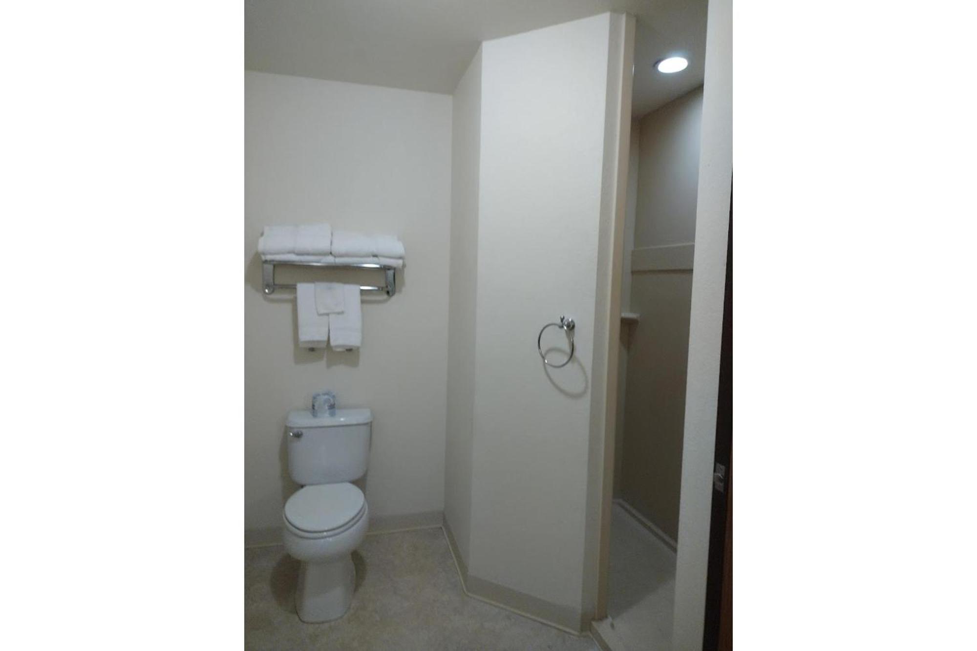 Park View Inn & Suites Hoisington Near Great Bend Ngoại thất bức ảnh