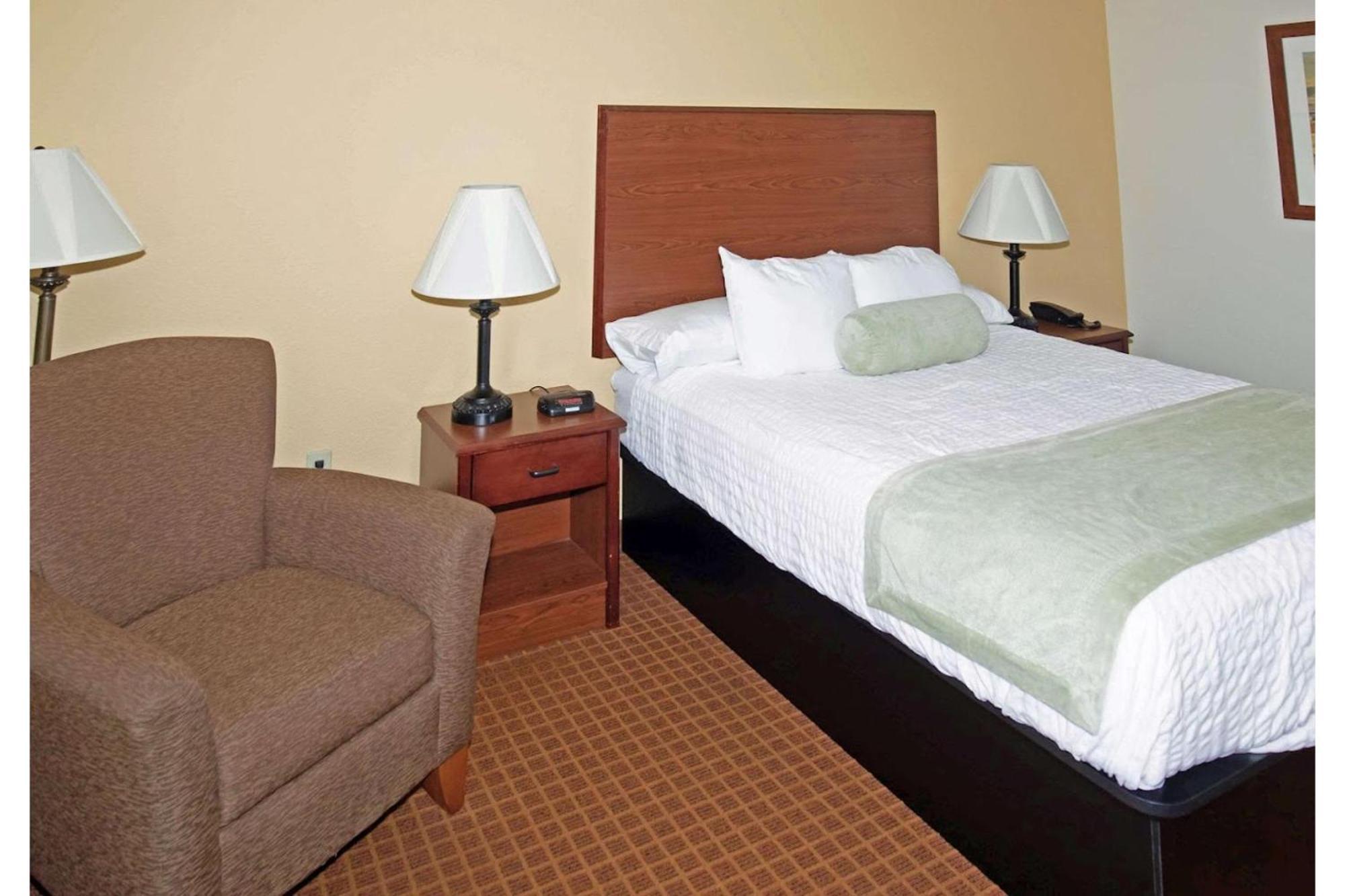 Park View Inn & Suites Hoisington Near Great Bend Ngoại thất bức ảnh