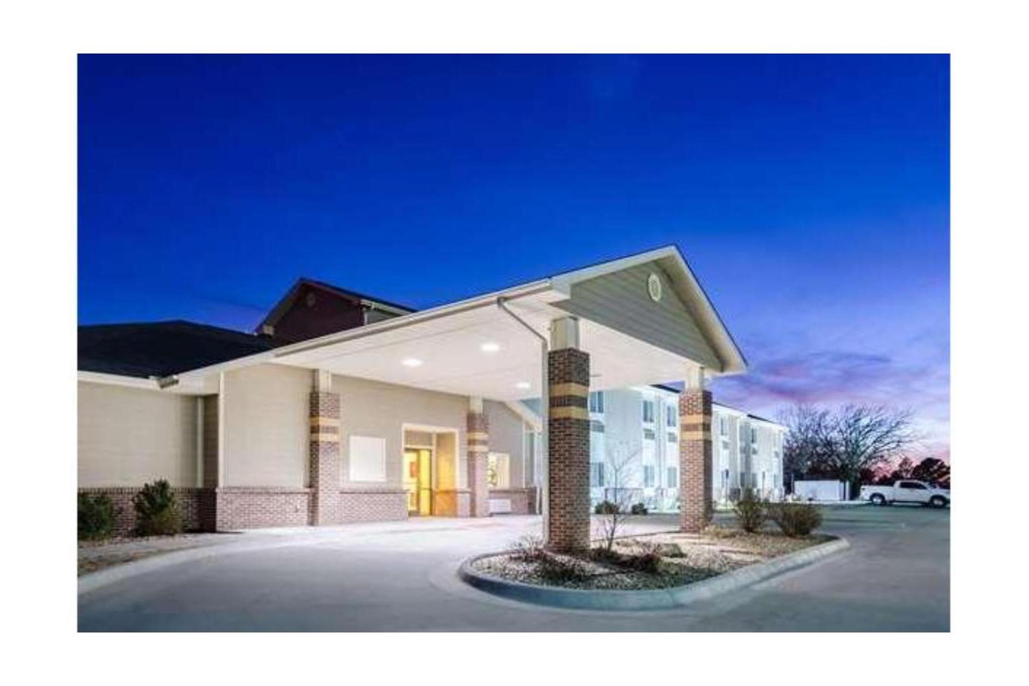Park View Inn & Suites Hoisington Near Great Bend Ngoại thất bức ảnh